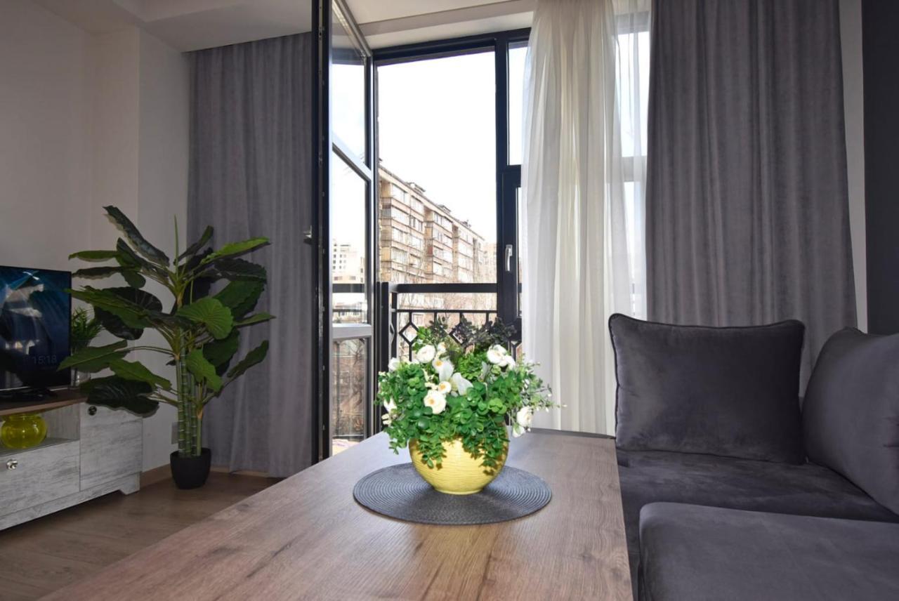 Home4You City Center Apartments Yerevan Exterior photo